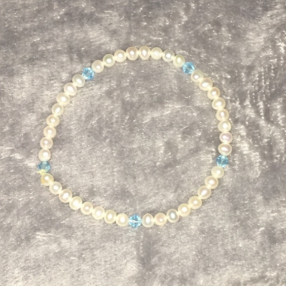 Fresh Water Pearls and Swarovski Crystal Bracelets - Picture 4 of 5